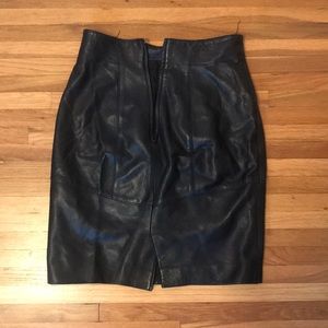 🔥3 for $30 🔥 Black leather skirt